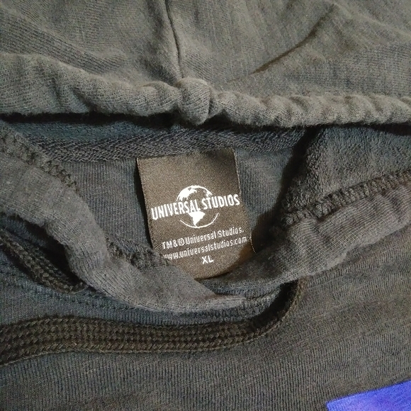 Universal Studios Est. 1912 Classic Graphic Quikflip Black Hoodie to Backpack XL - Picture 3 of 11